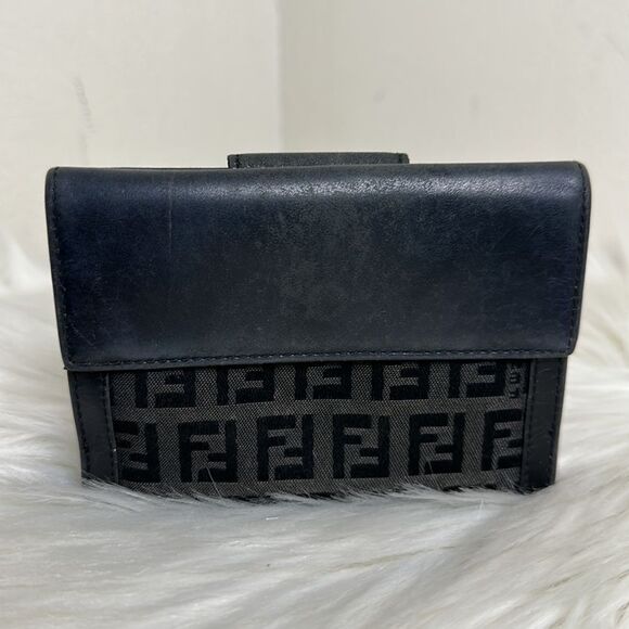 COPY - 💯Authentic Fendi Short Wallet 🍀 - Picture 6 of 15